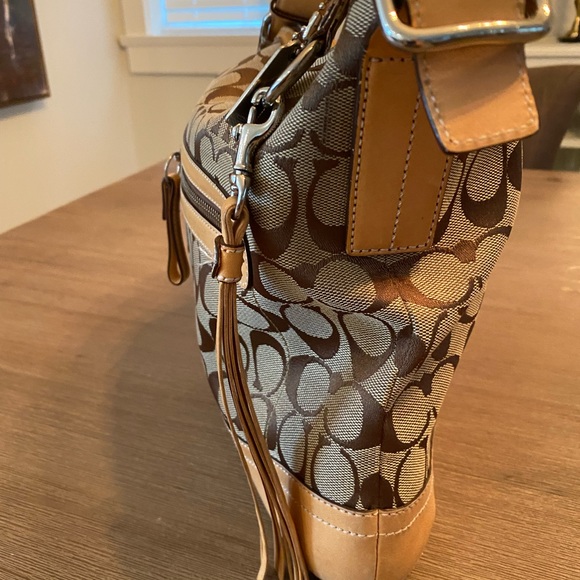 Coach Cross Body Classic Tan Bag - Picture 4 of 4